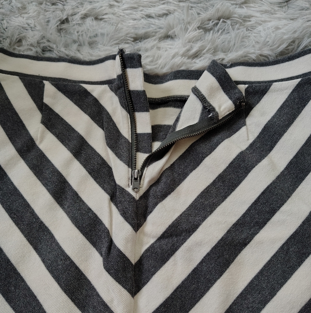 Gap 100% Cotton Women's Small Gray & White Striped Mini Skirt - Picture 6 of 11